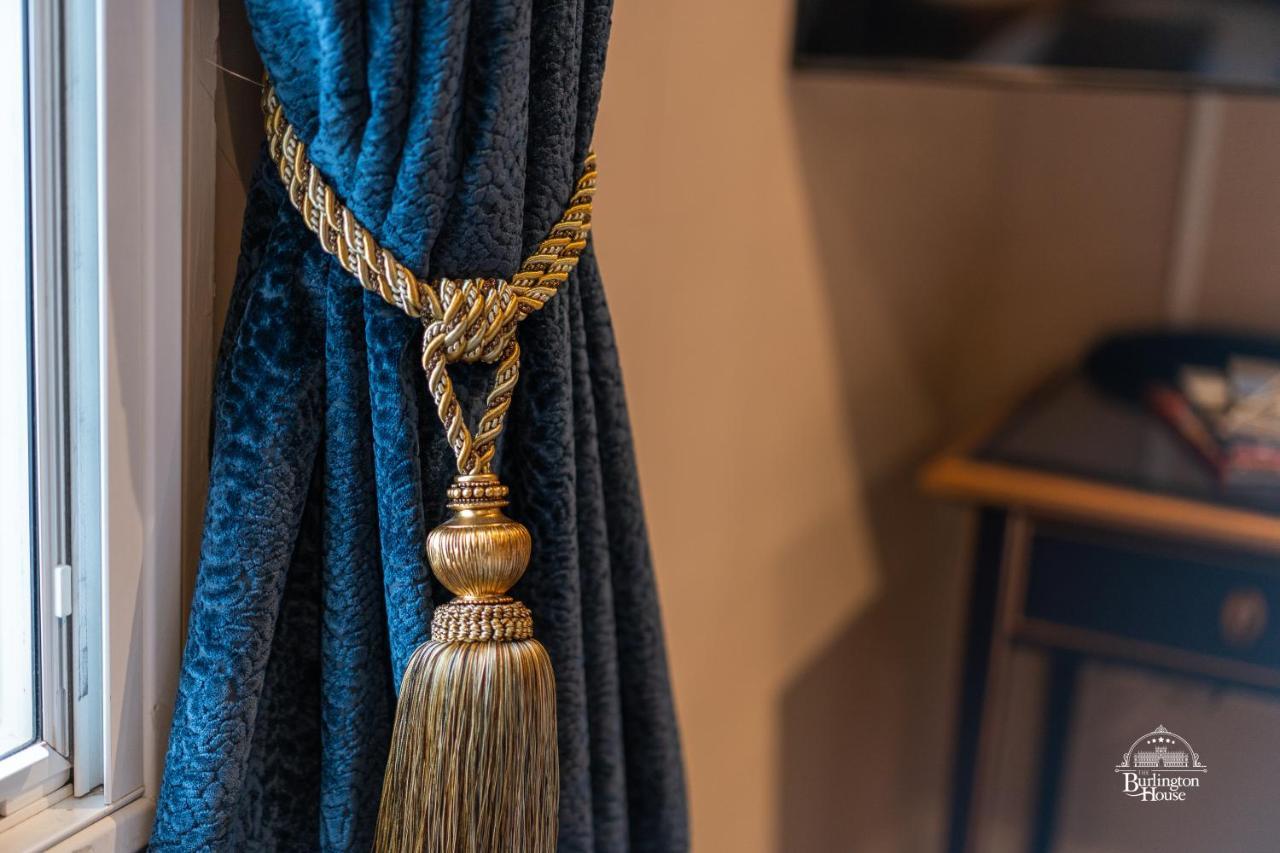 Burlington House Boutique Bed & Breakfast Oxford Luaran gambar A curtain tieback