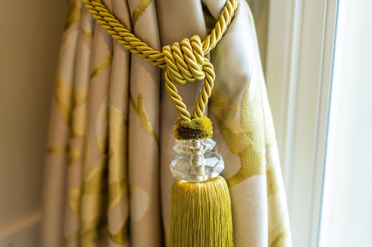 Burlington House Boutique Bed & Breakfast Oxford Luaran gambar A curtain tieback