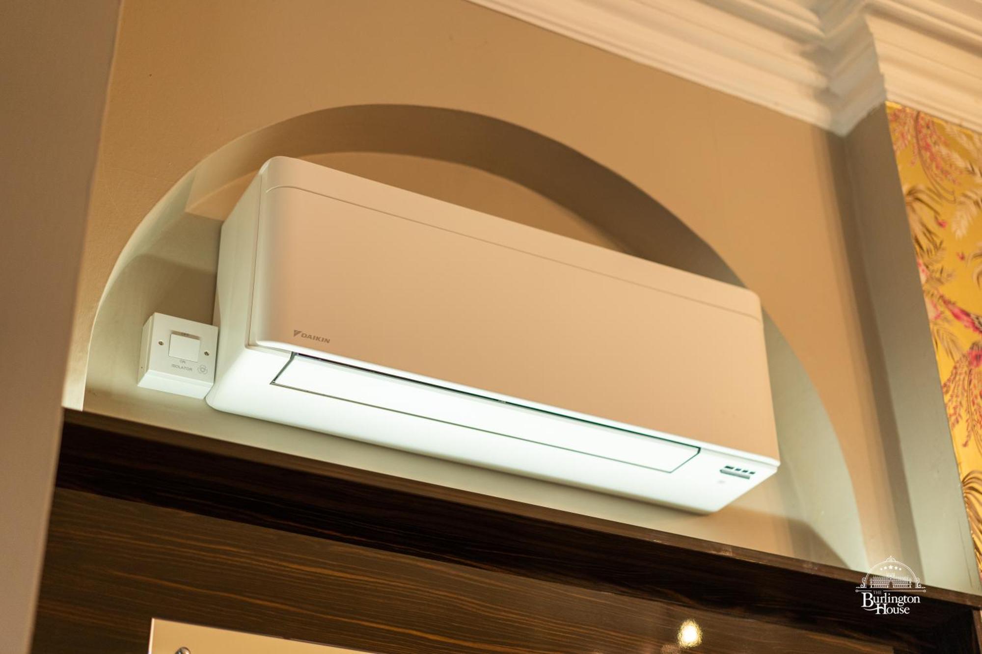 Burlington House Boutique Bed & Breakfast Oxford Bilik gambar A wall-mounted air conditioner